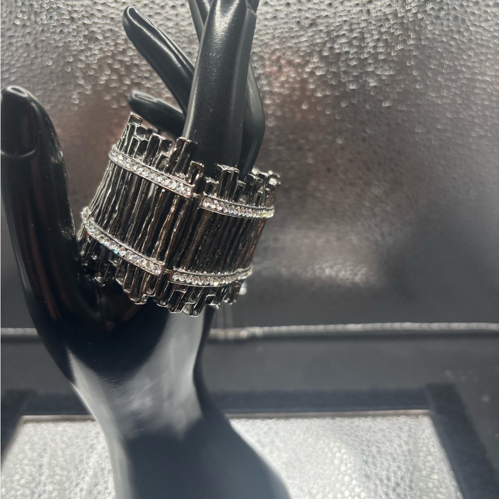 Elegant Silver Black Stretchy Bracelet - Picture 5 of 5